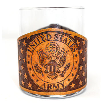 Envoltura de cuero para vaso de whisky - Ejército de la bandera estadounidense grabado