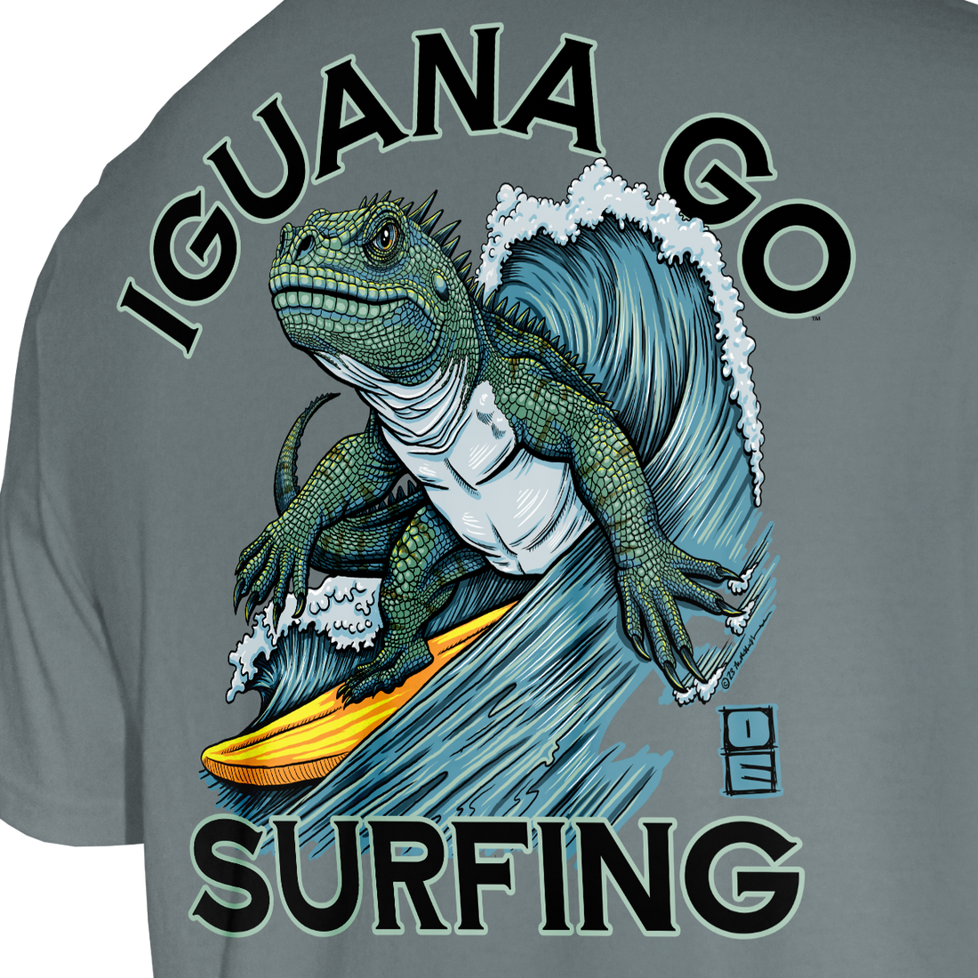 Actitud de esfuerzos al aire libre - Camiseta hecha en Estados Unidos - Iguana Go Surfing